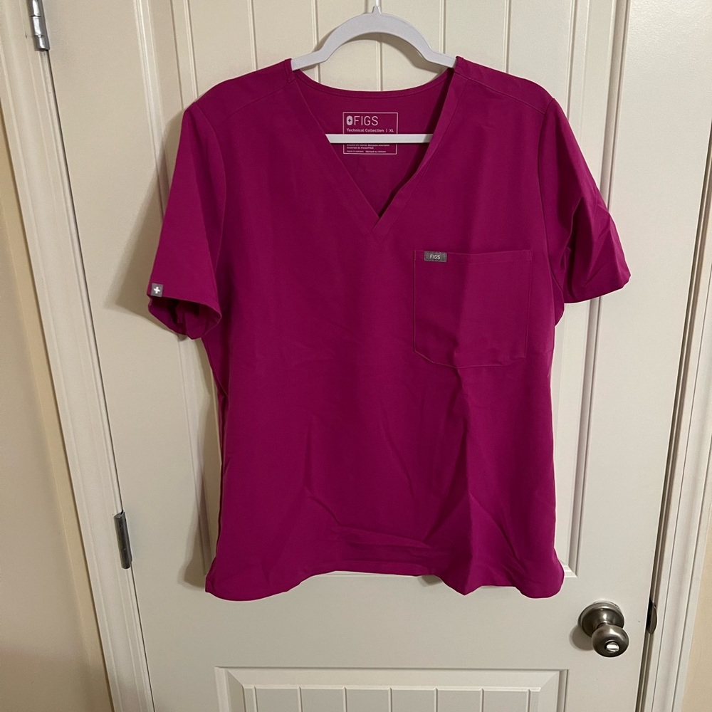 Figs scrub top